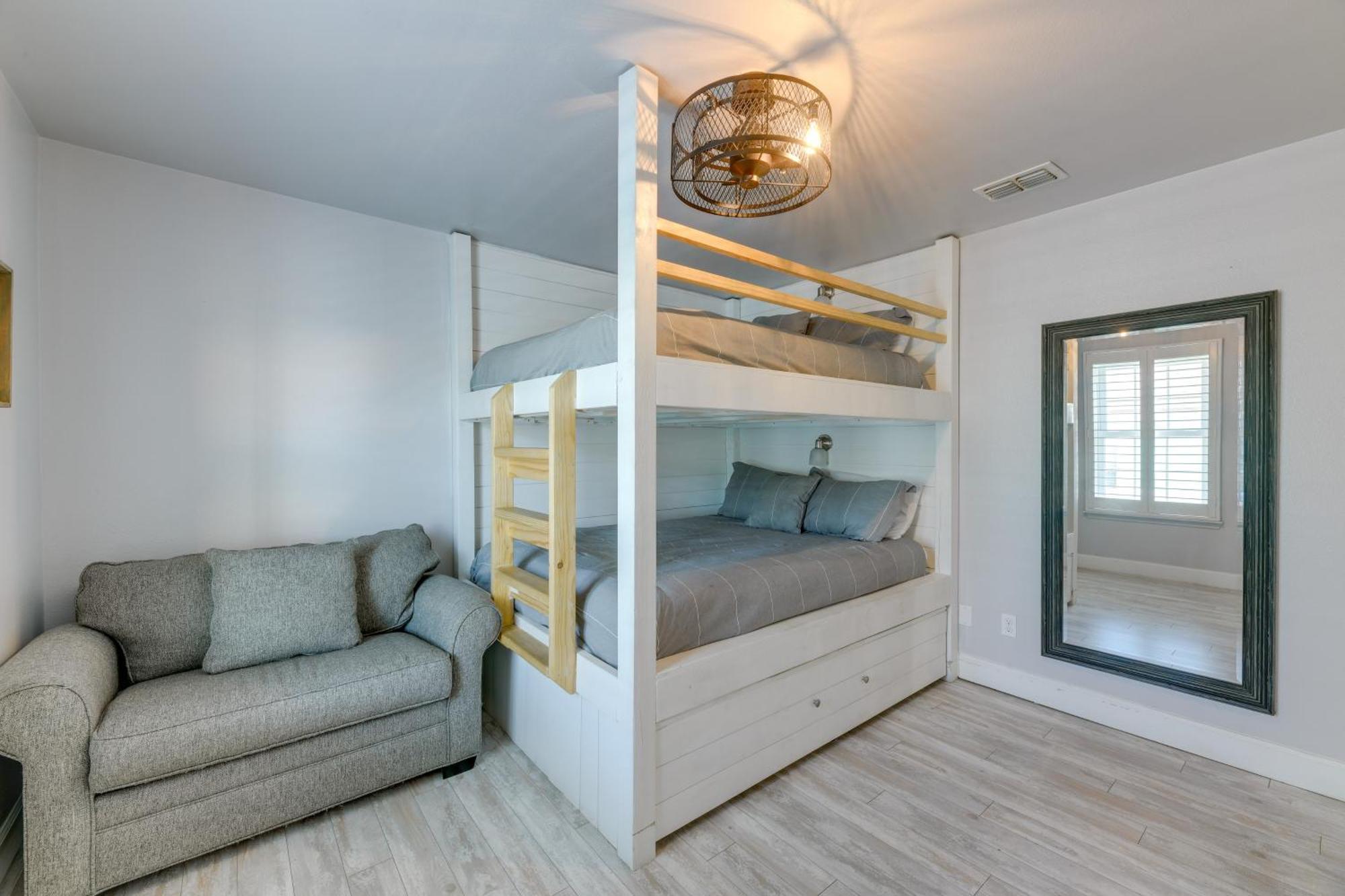 Trendy Port Aransas Home With Private Pool And Deck! Eksteriør billede